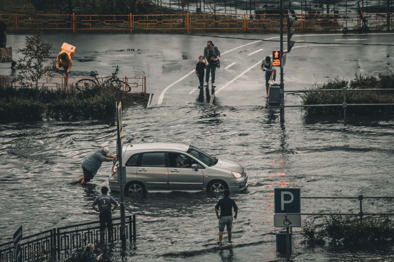daños en vehículo por lluvias e inundaciones